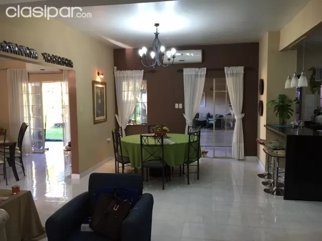 SMA. TRINIDAD (TIERRA COLORADA-SHOP SOL): IMPORTANTE RESIDENCIA, 3 SUITES, JARDÍN, PISCINA — foto 3