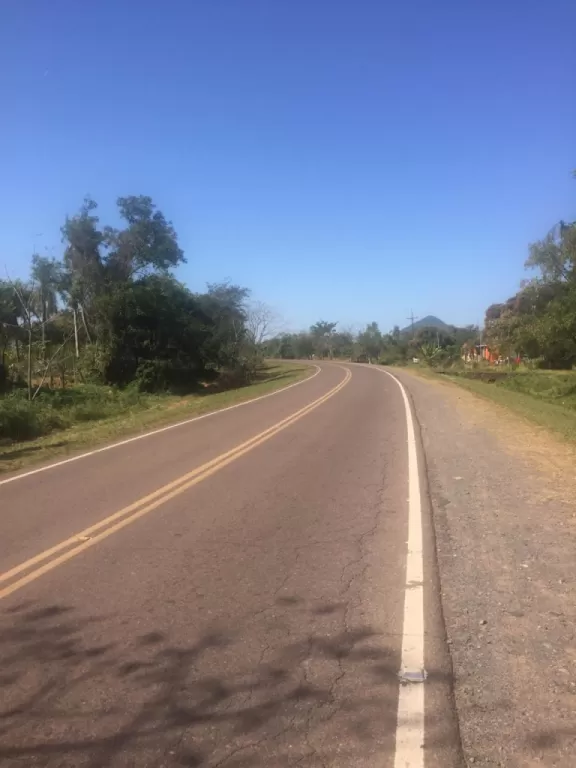 ACAHAY (PARAGUARÍ – GUAIRA): INIGUALABLES 64 HAS, FERTILIDAD SUPERIOR, ARROYOS, SERRANÍAS. — foto 3