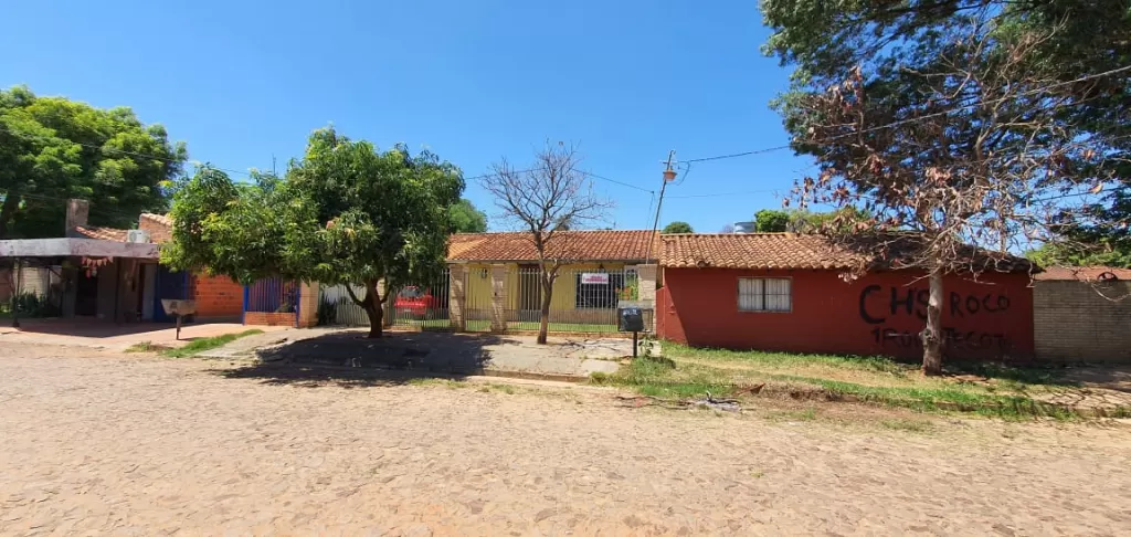 Vendo Casa. Ubicado en zona estrategica a metros de la Avenida Britez Borges — foto 3