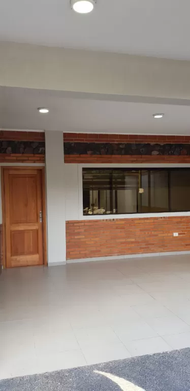 LOS LAURELES, MCAL. ESTIGARRIBIA: ELEGANTE TRIPLEX, IMPECABLE ESTADO, 4 DORMITORIOS, ÚNICO — foto 3