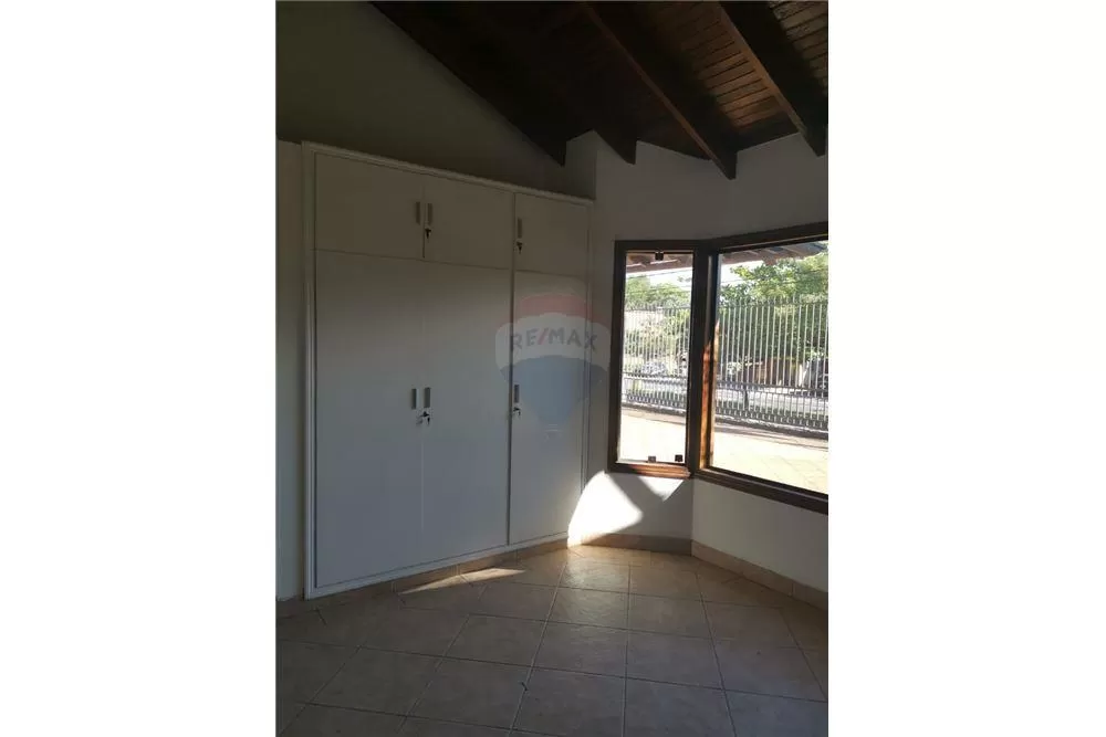 VENDO CASA SOBRE AVENIDA PRIMER PRESIDENTE 470,000 USD — foto 3