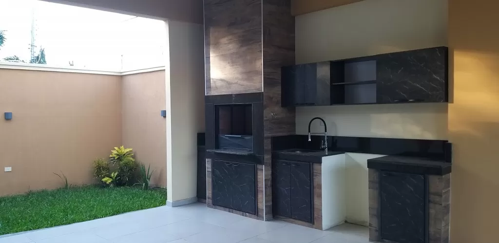 EN VENTA RESIDENCIA A ESTRENAR EN LUQUE — foto 3