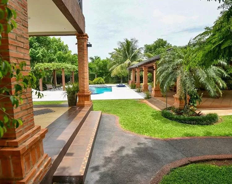 BO CERRADO (LUQUE-AEROPUERTO): EXCEPCIONAL RESIDENCIA PREMIUM EN VENTA, 1.160 M2, JARDINES — foto 2