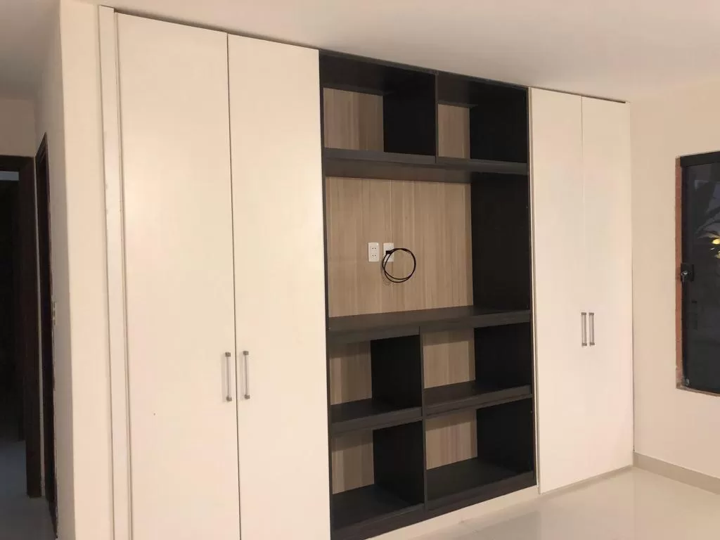 PROX. GOETHE WTC, IKUA SATÍ: TOTALMENTE EN PLANTA BAJA, 5 SUITES, GRAN JARDÍN — foto 3