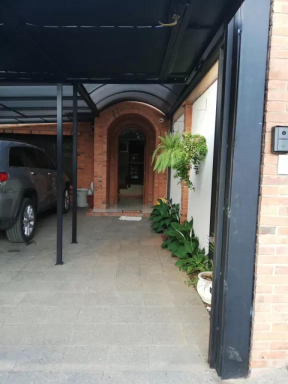 FDO DE LA MORA (Z NORTE): CONFORTABLE DÚPLEX, C PISCINA, 3 DORMITORIOS — foto 2