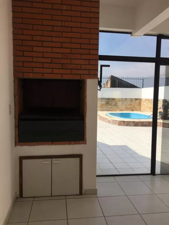 Única gran y moderna Casa frente al parque C. A LÓPEZ SAJONIA...! — foto 2