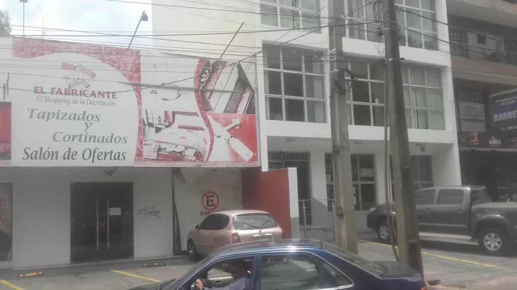 Vendo en Asuncion Local comercial sobre Avda. San Martin frente de futuro shopping — foto 2