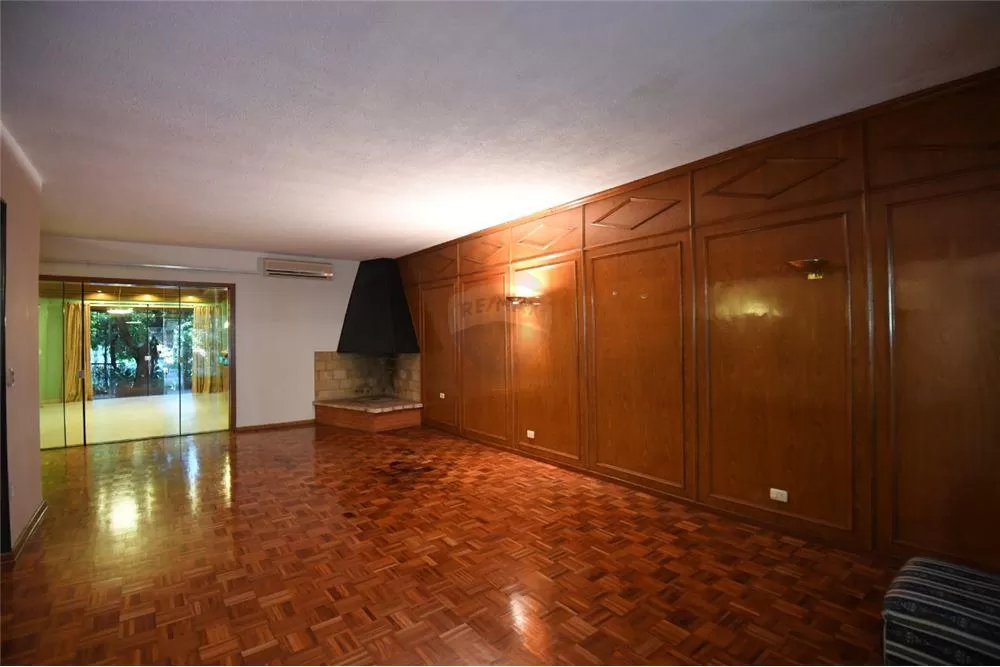 VENDO AMPLIA RESIDENCIA ZONA TIGO MCAL. LÓPEZ — foto 2