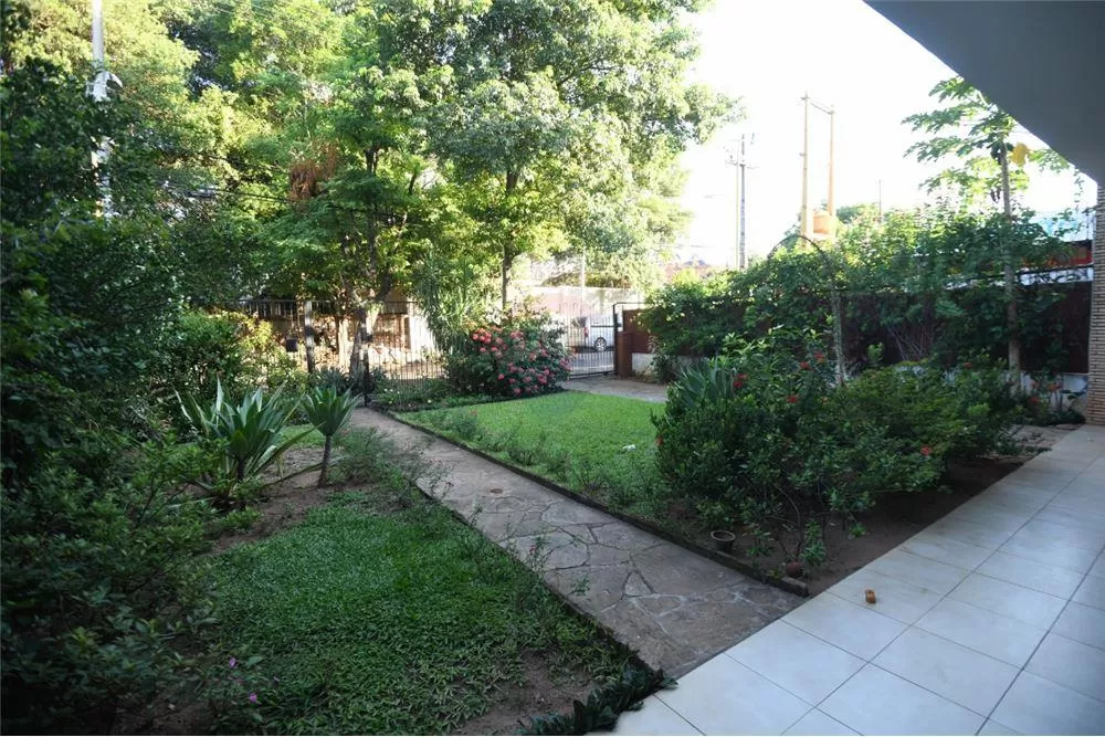 VENDO AMPLIA RESIDENCIA ZONA TIGO MCAL. LÓPEZ — foto 3
