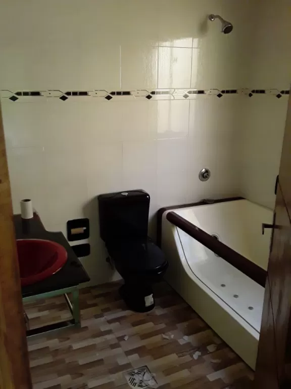 A298-HAMMURABI VENDE CASA EN ASUNCIÓN — foto 3
