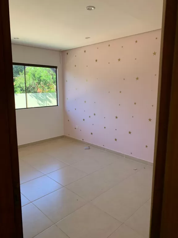 PROX. AVDA. SANTA TERESA DENIS ROA: ELEGANTE RESIDENCIA, 3 SUITES, JARDÍN, PISCINA. — foto 2