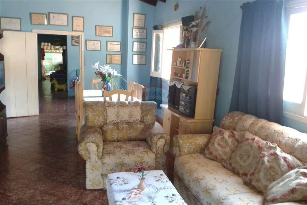 REMATO HERMOSA CASA CON AMPLIO PATIO, SOBRE ASFALTO — foto 3