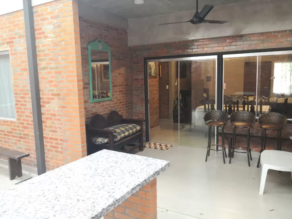 Alquilo amplio Dpto. nuevo en Barrio Mburucuyá — foto 3