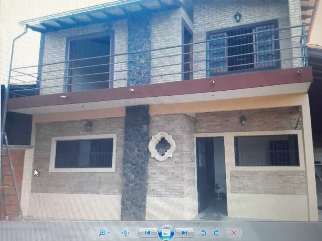 LIMPIO: INIGUALABLE RESIDENCIA EN VENTA, 4 DORMITORIOS, HERMOSO JARDÍN (720 M2, PISCINA) — foto 2