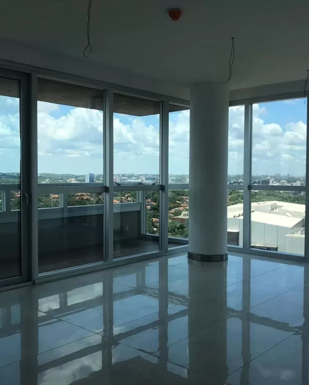 En venta departamento en edificio de primer nivel,ubicado sobre Avda Santa Teresa — foto 3