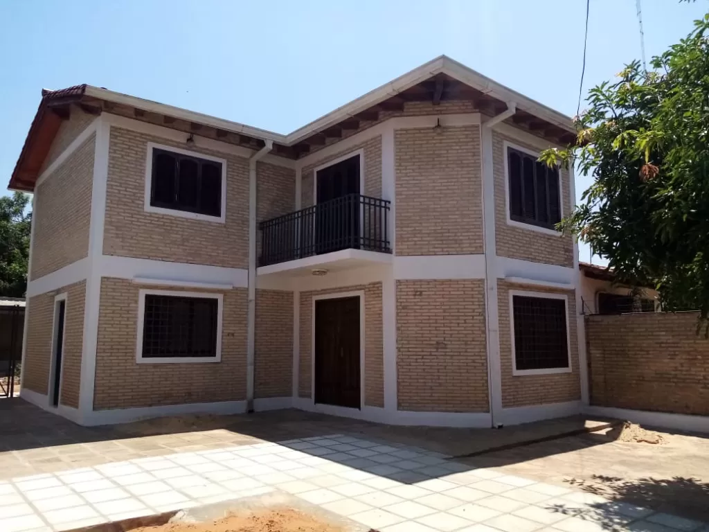 VENDO HERMOSA CASA DE DOS PLANTAS — foto 2