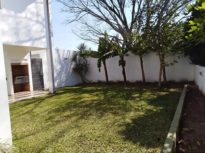 COND. ALTERRA (LUQUE, RAKIURA, AEROPUERTO): HERMOSA RESIDENCIA, 310 m2, 3 DORMITORIOS. — foto 3