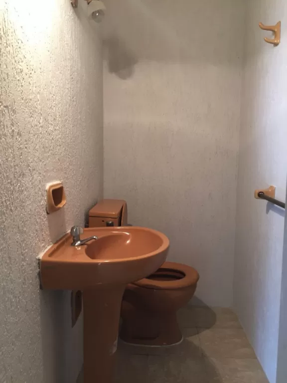 VENDO AMPLIO DEPARTAMENTO DE 3 DORMITORIOS EN EDIFICIO EN EL CENTRO — foto 2
