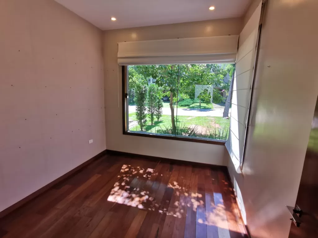 BO CERRADO LA TRINIDAD 3: ESPLENDIDA RESIDENCIA, 4 SUITE, JARDÍN, PISCINA, 4.500 USD — foto 3