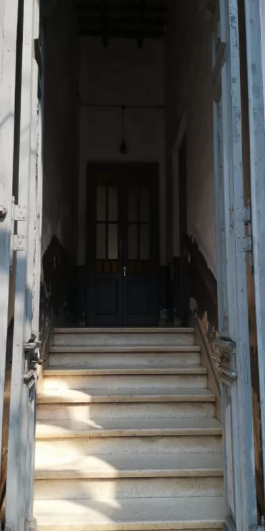 VENDO CASA ANTIGUA SOBRE 25 DE MAYO CON EXCELENTE UBICACION PARA EDIFICIO — foto 2