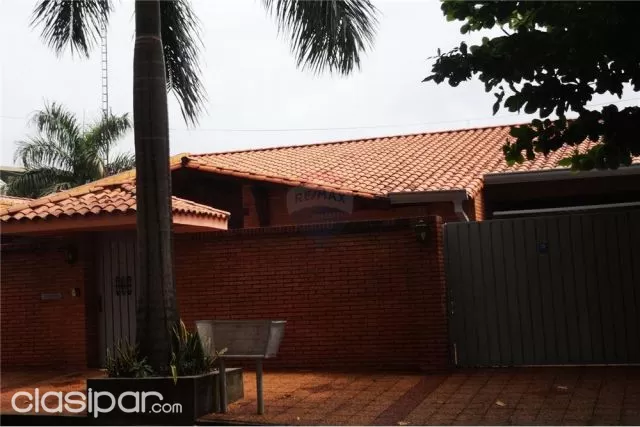 HERMOSA RESIDENCIA EN BARRIO CARMELITAS 400,000 USD #1553252   en Paraguay