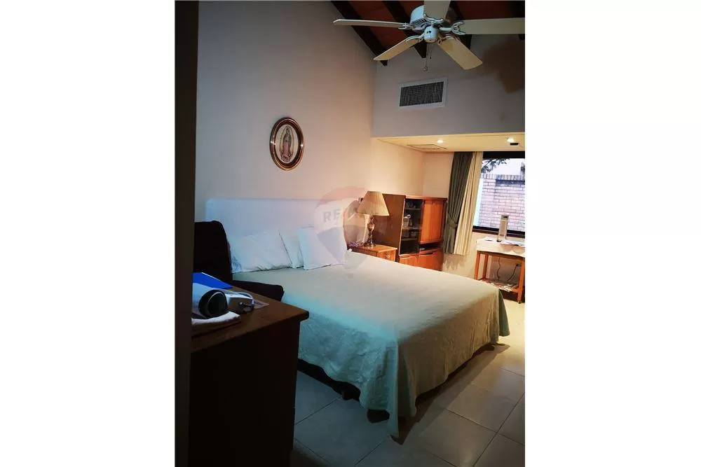 HERMOSA RESIDENCIA EN BARRIO CARMELITAS 400,000 USD — foto 2