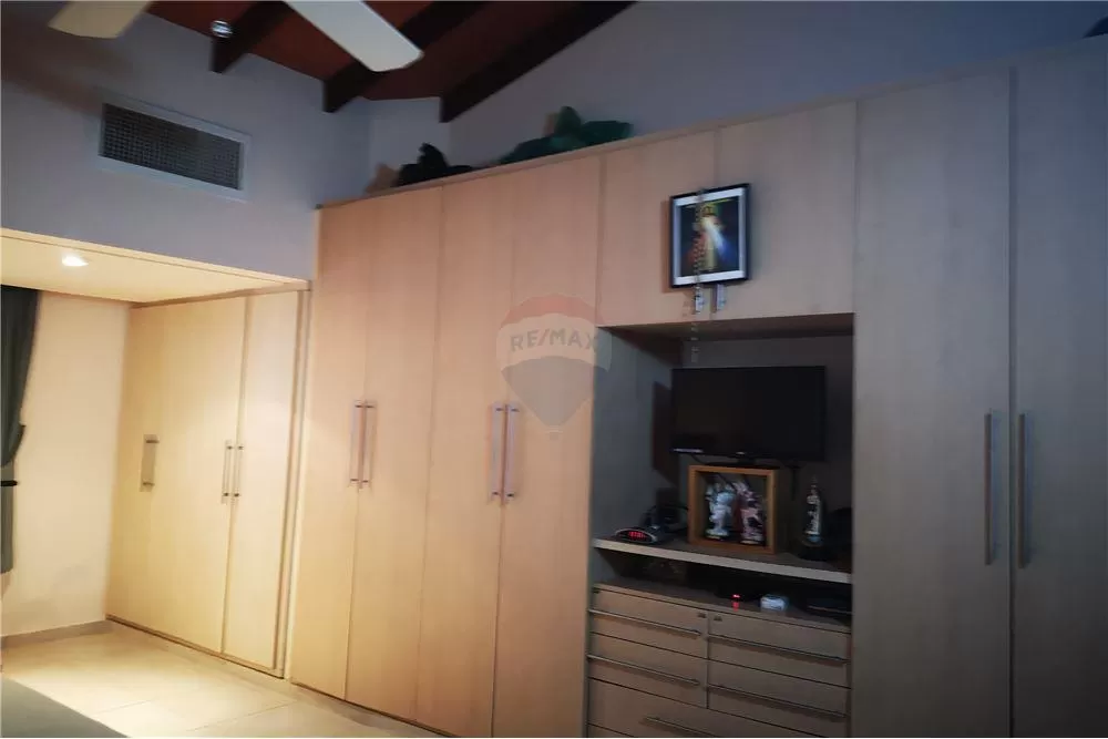 HERMOSA RESIDENCIA EN BARRIO CARMELITAS 400,000 USD — foto 3