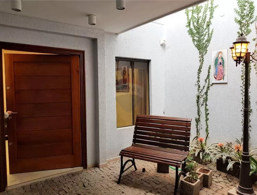 PROX. AVDA. SANTA TERESA YCUA SATI: 990 m2, EDIFICIO EN ALQUILER - 5.000 USD. — foto 2