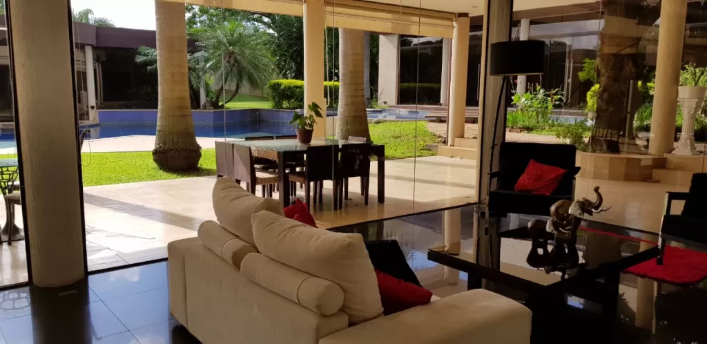 LOS LAURELES: EXCEPCIONAL RESIDENCIA PREMIUM EN ALQUILER, 2.000m2 - 8.000 USD. — foto 2