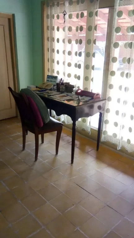 LAS MERCEDES, OPORTUNIDAD!: HERMOSA RESIDENCIA, 6 HABITACIONES, AMPLIO JARDÍN. — foto 3