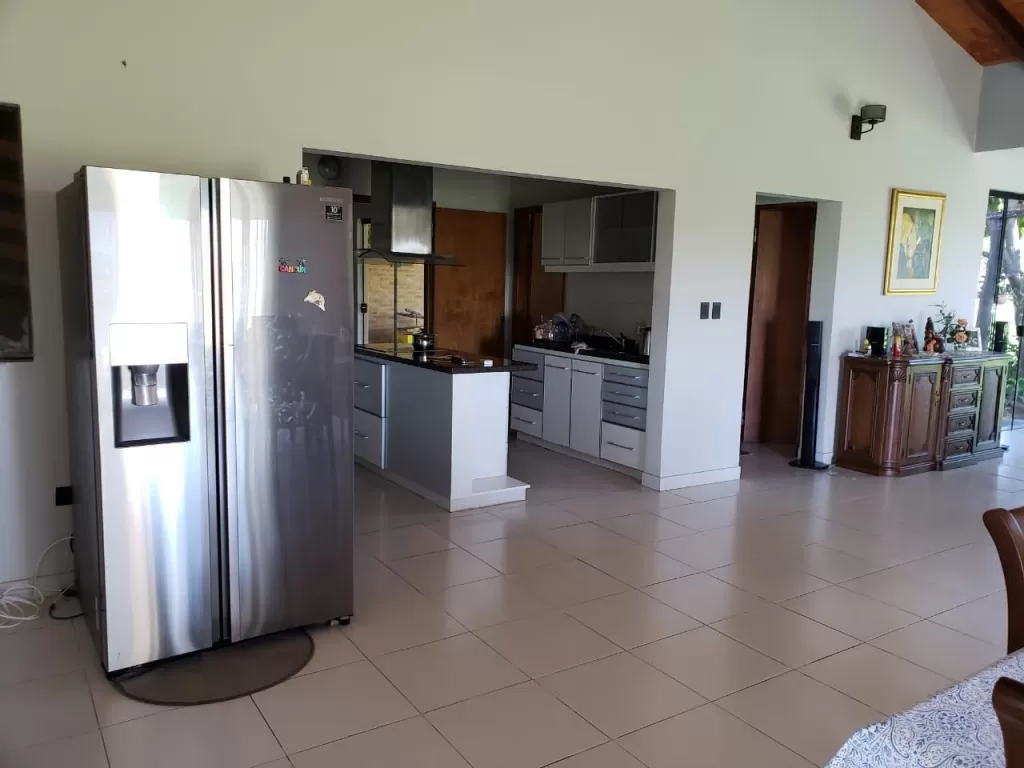 Z MULTIPLAZA: HERMOSA RESIDENCIA, 4 DORMITORIOS, AMPLIO JARDÍN — foto 3