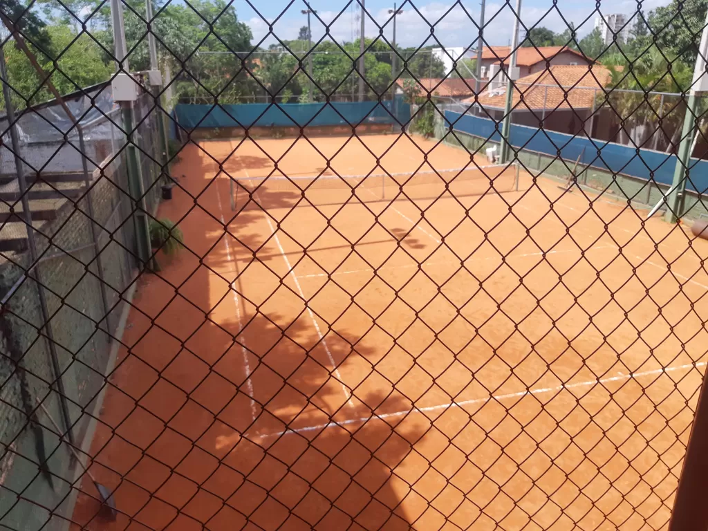 VENDO HERMOSO TERRENO CON CANCHA DE TENIS - Zona CIT — foto 2