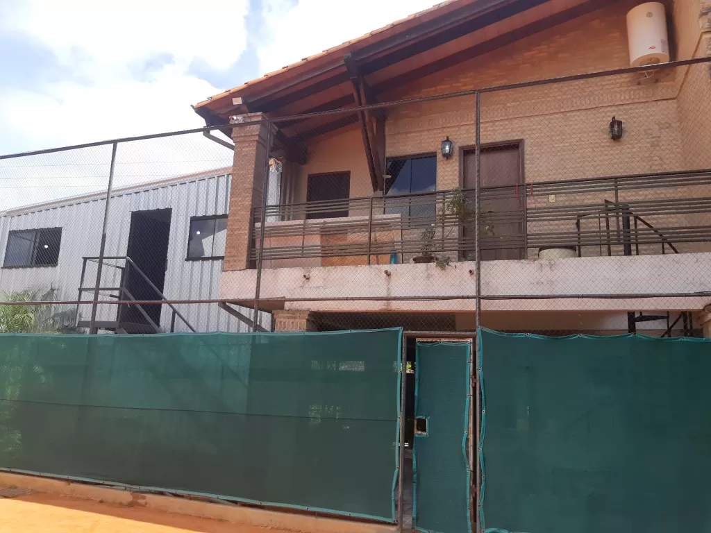 VENDO HERMOSO TERRENO CON CANCHA DE TENIS - Zona CIT — foto 3