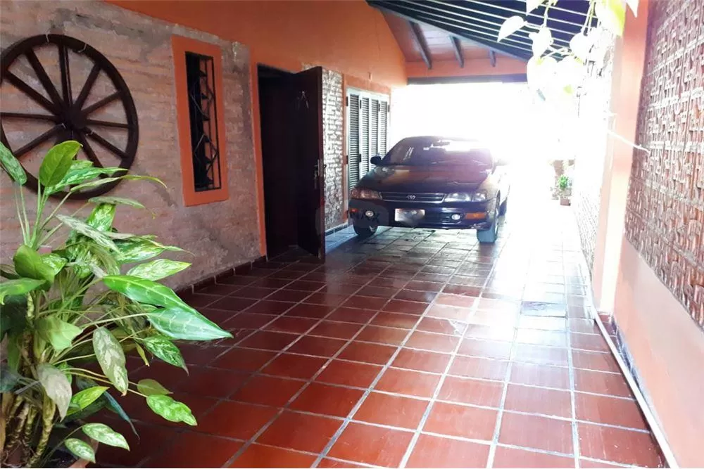 IMPORTANTE PROP. EN AV.ARTIGAS, SALIDA A 2 CALLES — foto 2