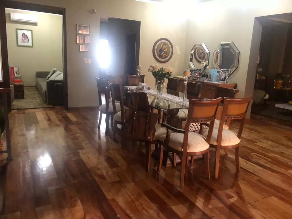MANSIÓN EN OFERTA BARRIO LOS LAURELES,4 DORMITORIOS EN SUITE,PISCINA QUINCHO — foto 3