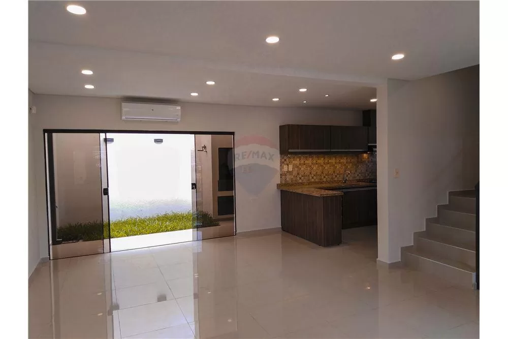 DUPLEX MINIMALISTA A ESTRENAR EN EL CENTRO DE ASU — foto 3