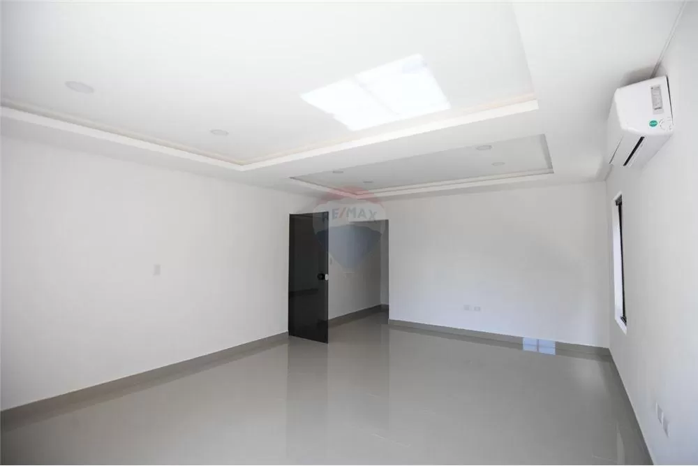VENDO HERMOSA CASA A ESTRENAR JARDIN DE ORO LUQUE! 230,000 USD — foto 3