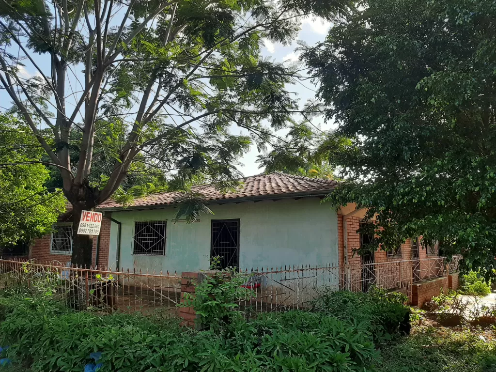 CASA EN BARRIO LAURELTY LUQUE — foto 2