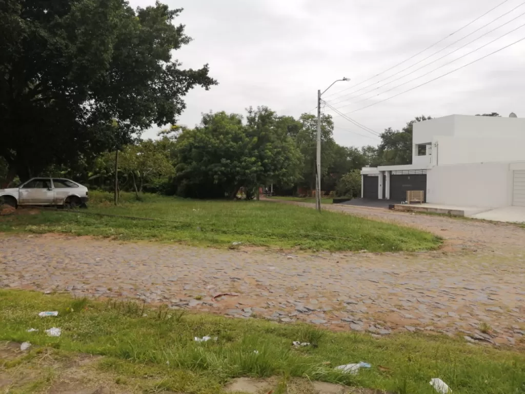 Venta de terreno!!! a pasos de la Avenida Perón.- — foto 2