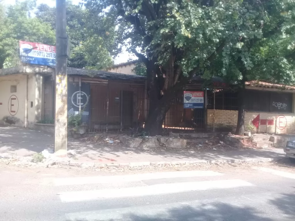 TERRENO CON CONSTRUCCION A DEMOLER — foto 3