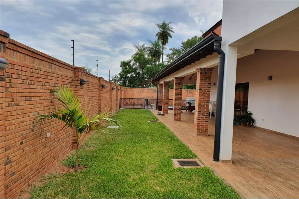 Amplia y elegante casa en Luque — foto 2