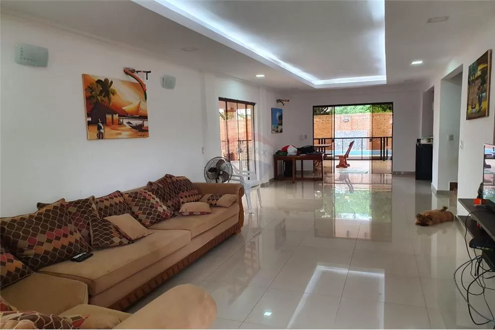 Amplia y elegante casa en Luque — foto 3