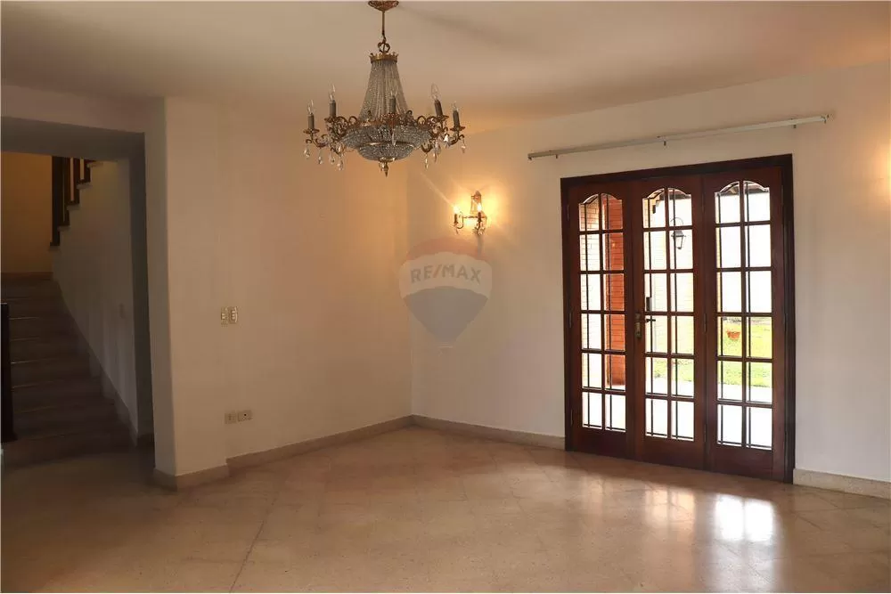 LOS LAURELES: FINA RESIDENCIA EN ALQUILER, 3 DORMITORIOS, JARDÍN, UBICACIÓN IDEAL. — foto 2