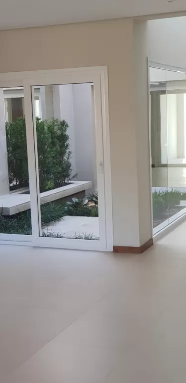 MANORÁ: RESIDENCIA PREMIUM A ESTRENAR, 3 SUITES, JARDÍN, PISCINA, 750.000 USD — foto 3