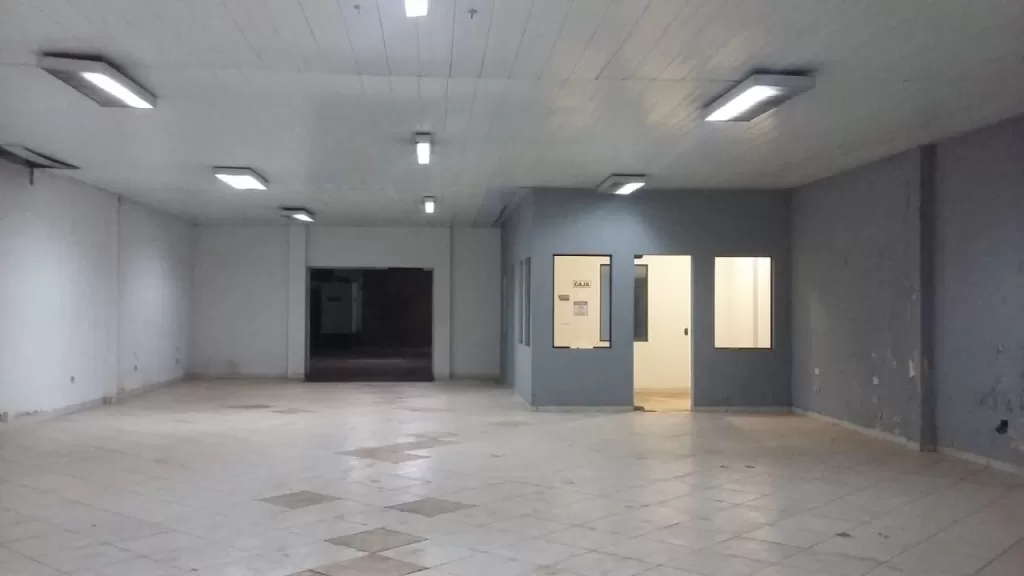 SAN LORENZO (KM 10 S RUTA): INCOMPARABLE UBICACIÓN, SALÓN COMERCIAL + OFICINA + DEPOSITO. — foto 3