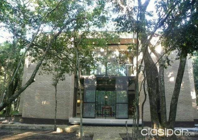 Vendo hermosa residencia en amplio terreno. Barrio cerrado Surubi.i — foto 2