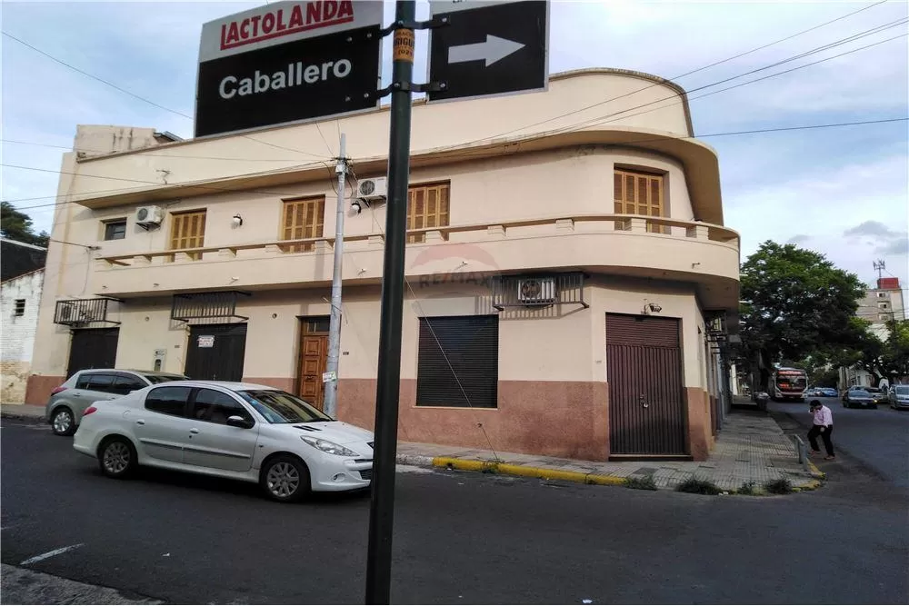 VENDE EDIF. EN EL CENTRO SOBRE CABALLERO — foto 2