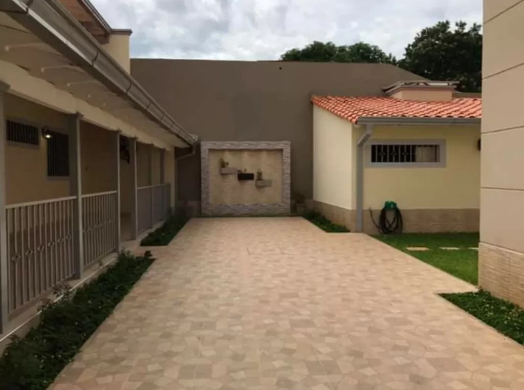 ALQUILO CASA CON PISCINA Y 4 DORM - BARRIO HERRERA — foto 3