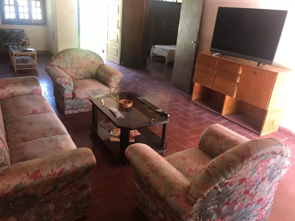 Vendo amplia casa en el centro de San Bernardino- A pasos de la Avda. principal — foto 2