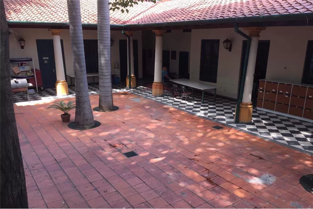 EDIFICO COMERCIAL CON 8 OFICINAS EN EL CENTRO 400,000 USD — foto 2